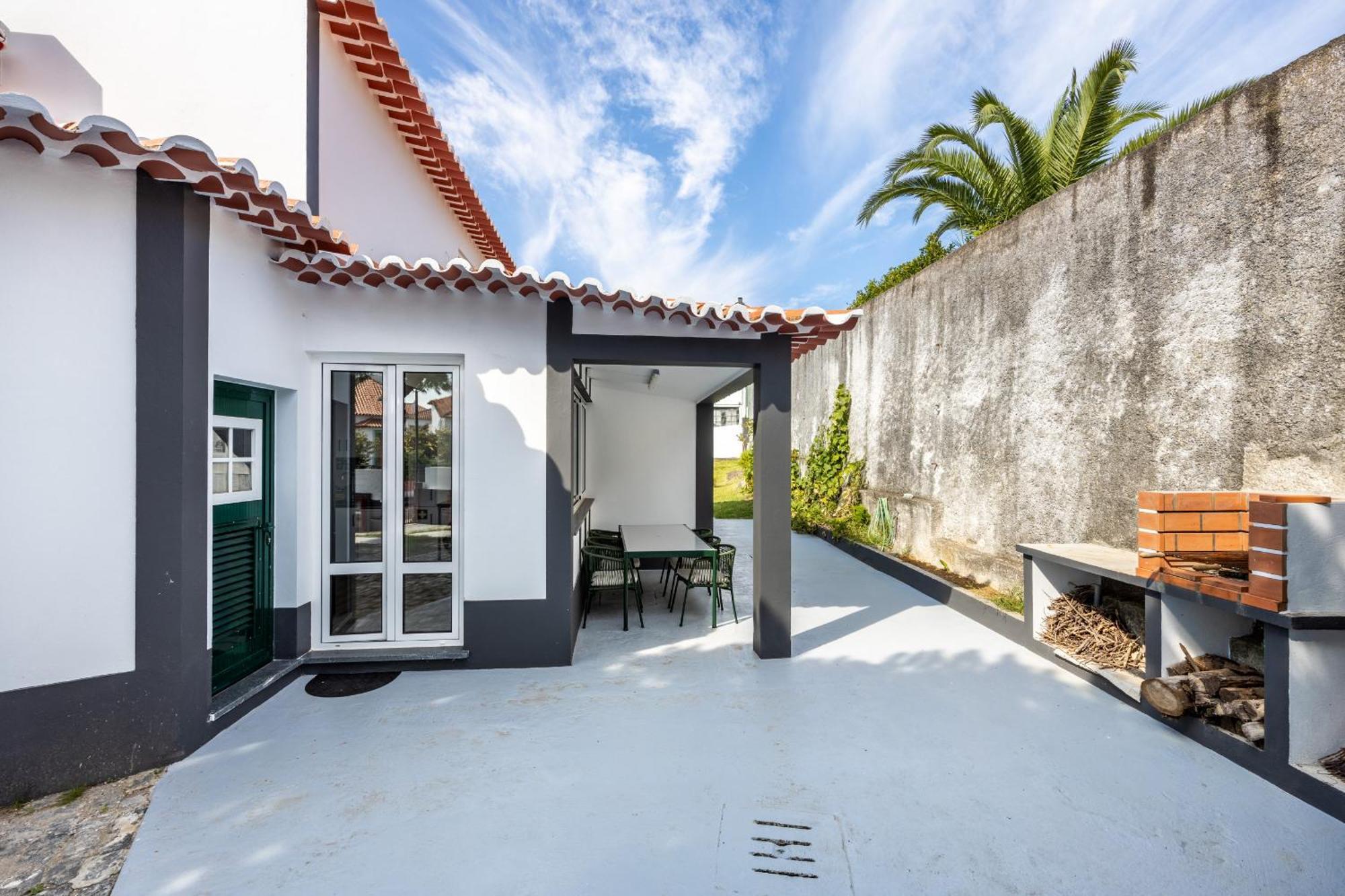 Angra Charming Suites By Seewest Angra do Heroismo Bagian luar foto