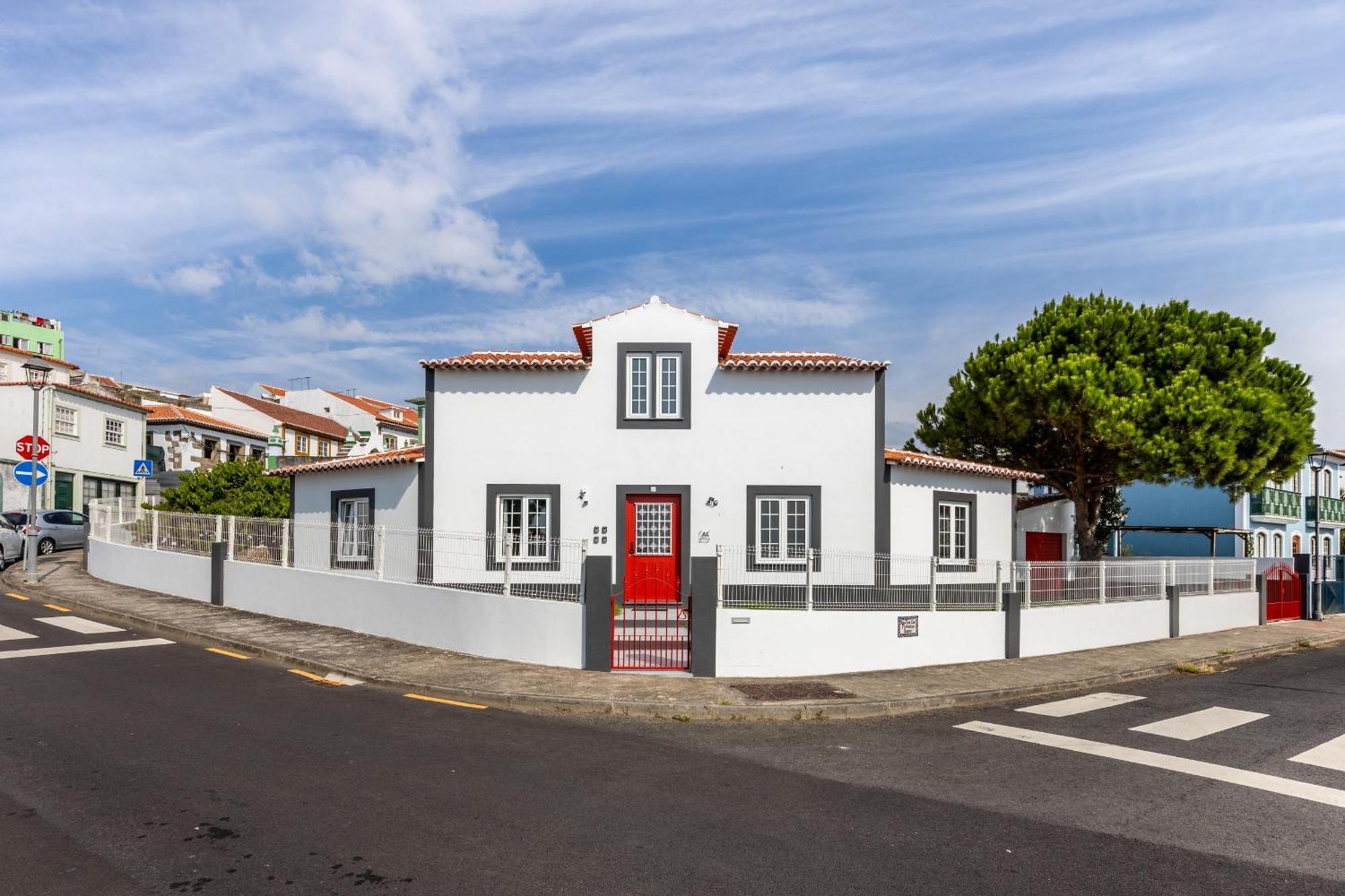 Angra Charming Suites By Seewest Angra do Heroismo Bagian luar foto