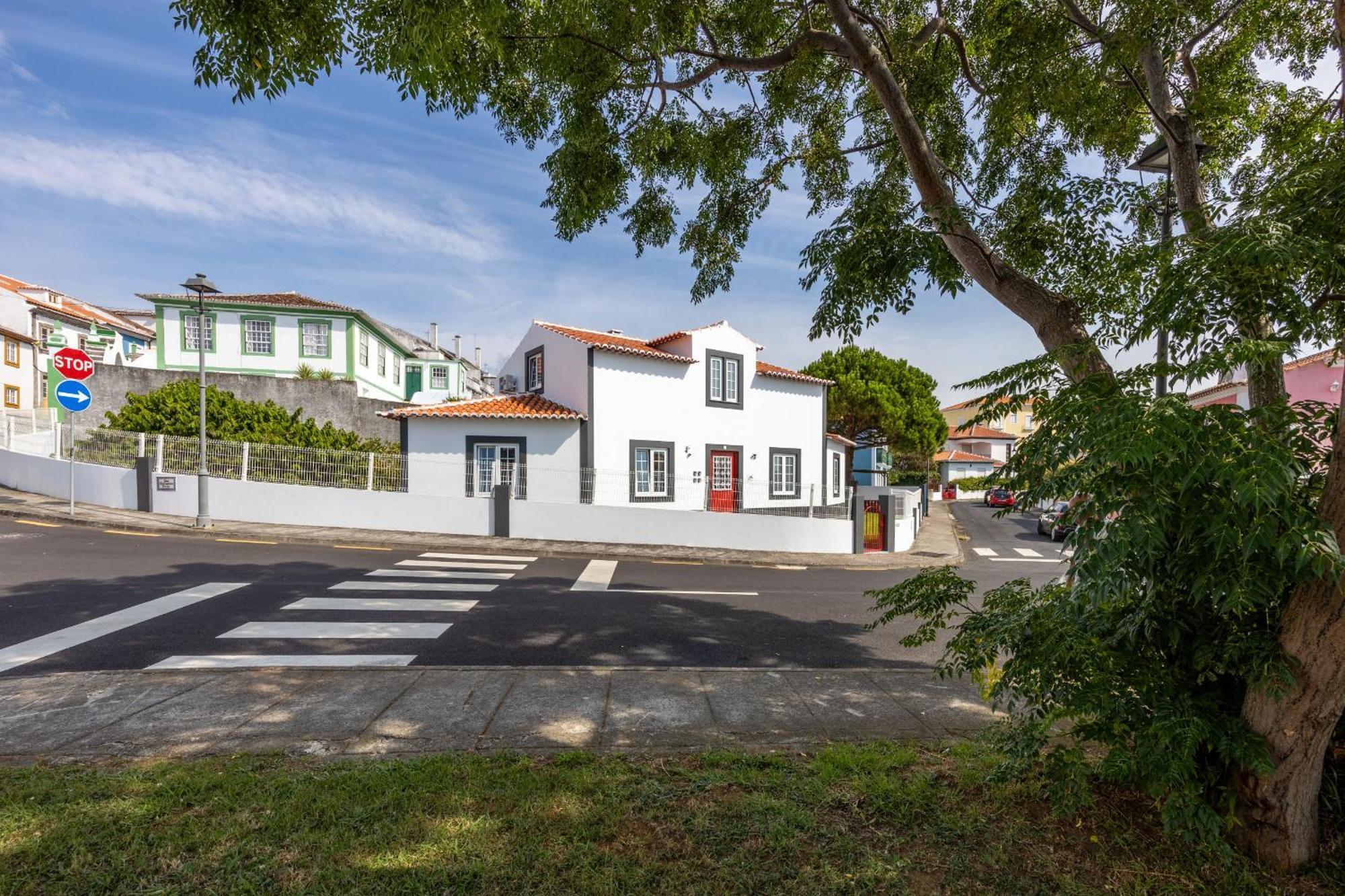 Angra Charming Suites By Seewest Angra do Heroismo Bagian luar foto