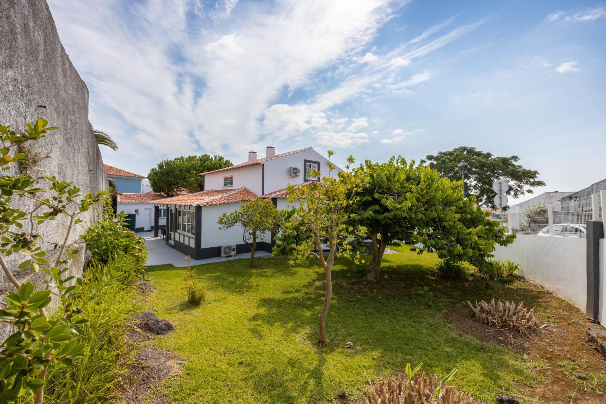 Angra Charming Suites By Seewest Angra do Heroismo Bagian luar foto